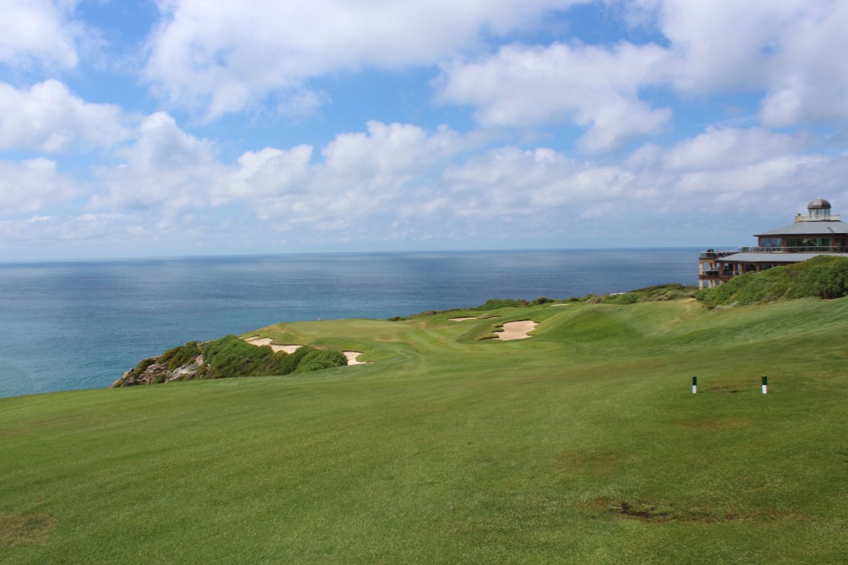 Congo Golf Course Golf courses – photographs – Emilio in Congo (DRC)