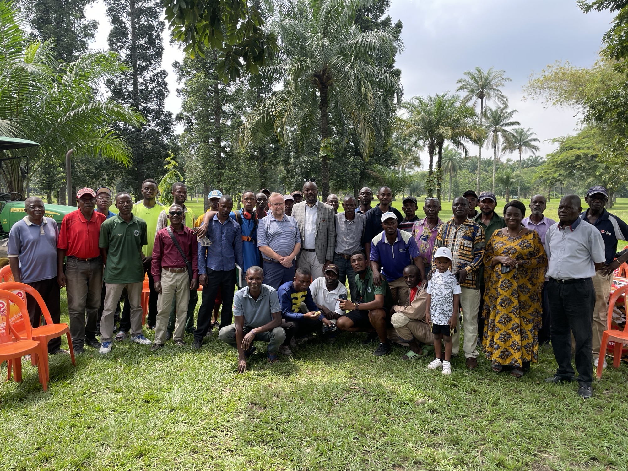 Greenkeeping and workshop team. 2022. From left to right : Mark (Vestiaires), Gerard (best golf balls on hole 12), Mathias Ndaka (Kids coach), Bertin (machine operator), Dieu, Dominique (gardener), Pathy (painter), Jager (course hole), ?, Frank (Weed cutter), Mavoyo (Practice range), Pierre Pollie (Central committee), ?, ?, Jok Oga (Golf President), Jean-Pierre Lubanzadio (Watering greens), Kanza Lumingo (Caddymaster), Junior , Jacques Mabi (Workshop), Karlos (casquette), ?, Toto Mukoko (Workshop), Dolly Mbandu (Greenkeeper), ?, Gijou (Watering), Odette Batabula (Reception), Paul (Used balls collector), Pierre Saye (Caddymaster), André Kazadi (Workshop). Sitting down: Papy Ngoda (Hole worker), Brice (Welder), Zola (Greens mower), ?, Nsimba (Assistant Greenkeeping), ?